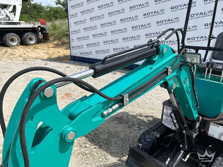 mini-excavator-image-18