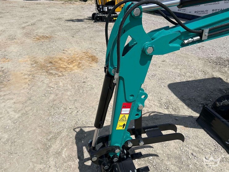 mini-excavator-image-17