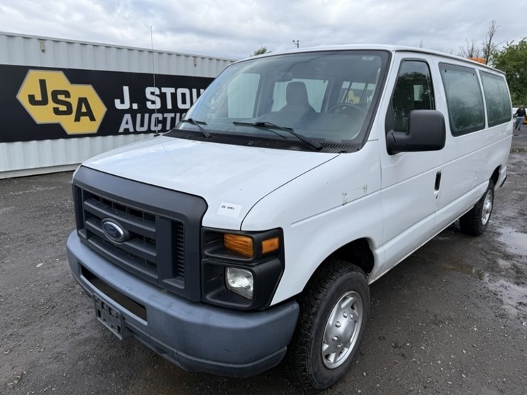 2013-ford-e350-image-1