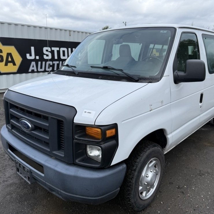 2013 FORD E350
