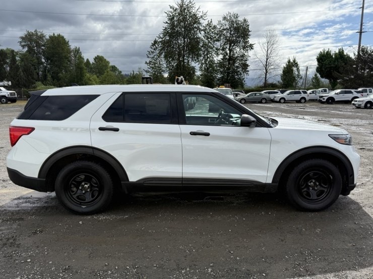 2020-ford-explorer-image-3