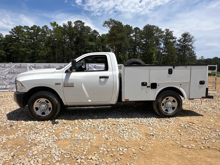 2015-dodge-2500-image-1