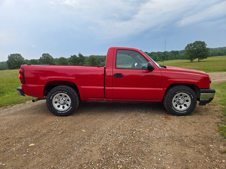 #24356-•-2006-chevrolet-silverado-pickup-truck-image-16