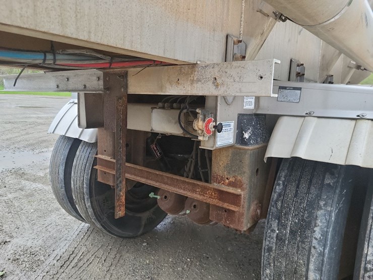 2012-brenner-8820-gallon-aluminum-tandem-axle-semi-tanker-trailer-image-27