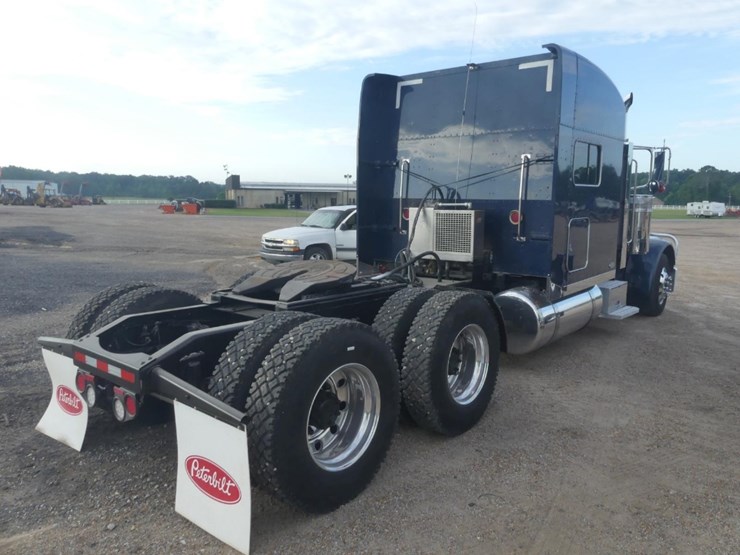 2005-peterbilt-379-image-3