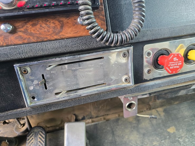 1999-kenworth-t800-image-64