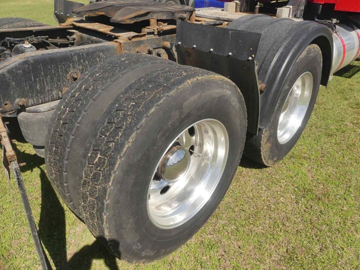 2017-peterbilt-389-image-7
