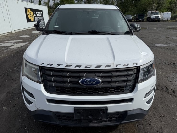 2017-ford-explorer-image-8