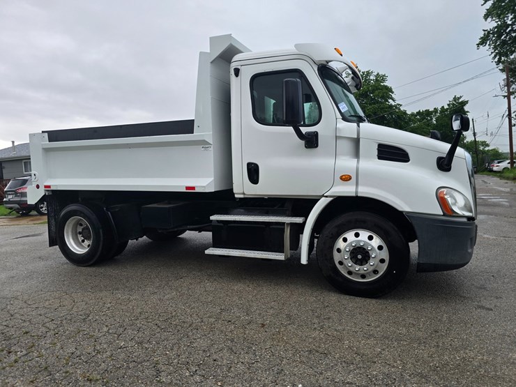 2015-freightliner-cascadia-113-image-27