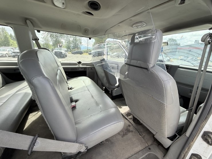 2010-ford-e350-image-21