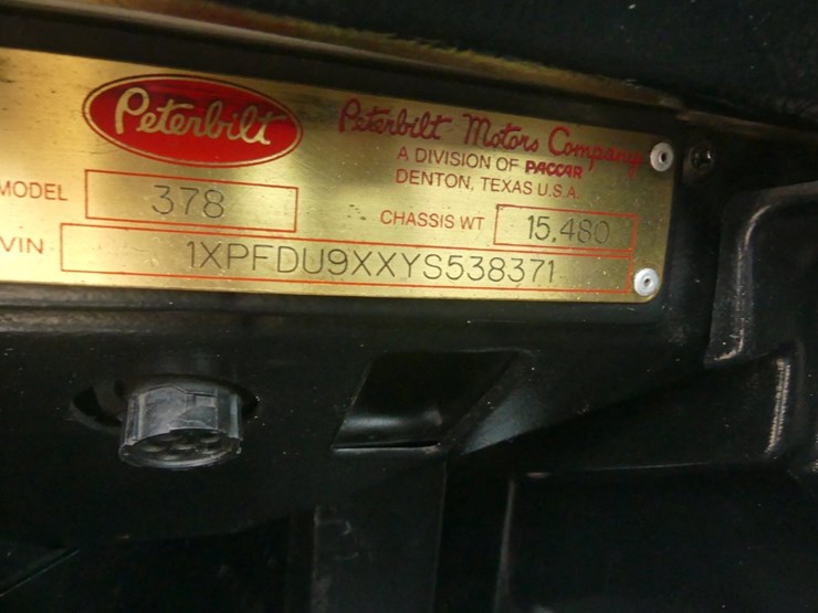 2000-peterbilt-379-image-22