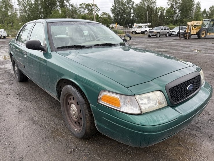 2008-ford-crown-victoria-sedan-image-2