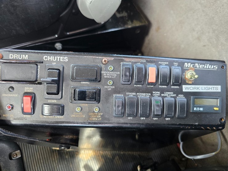 2014-peterbilt-365-image-94