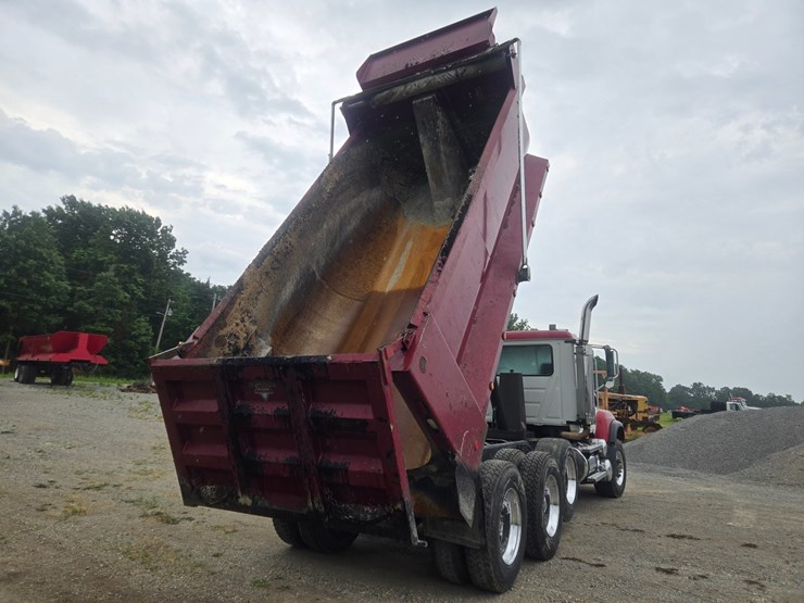 #24355-•-2004-mack-cv713-granite-dump-truck-image-33