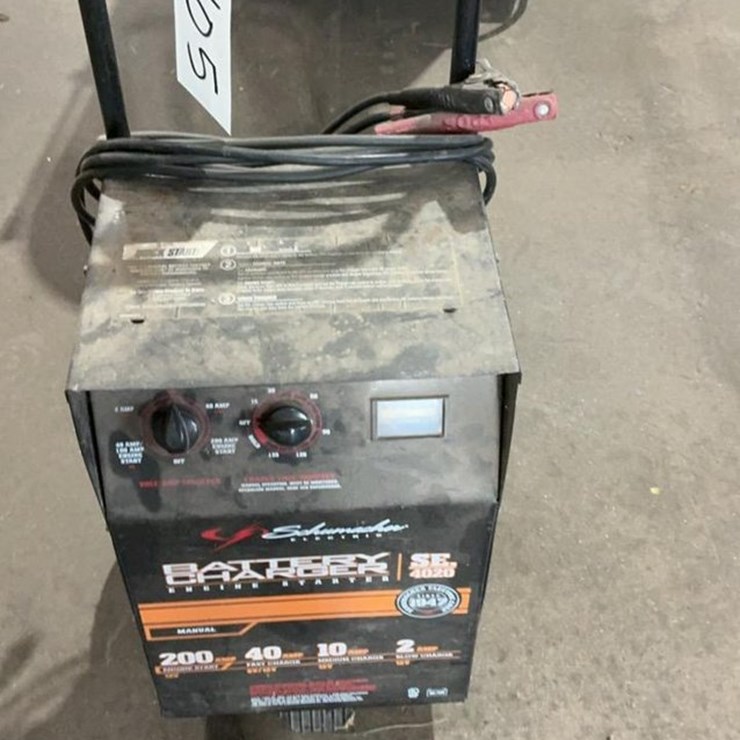 #105 • Schumacher SE 4020 Battery Charger/ Engine Starter