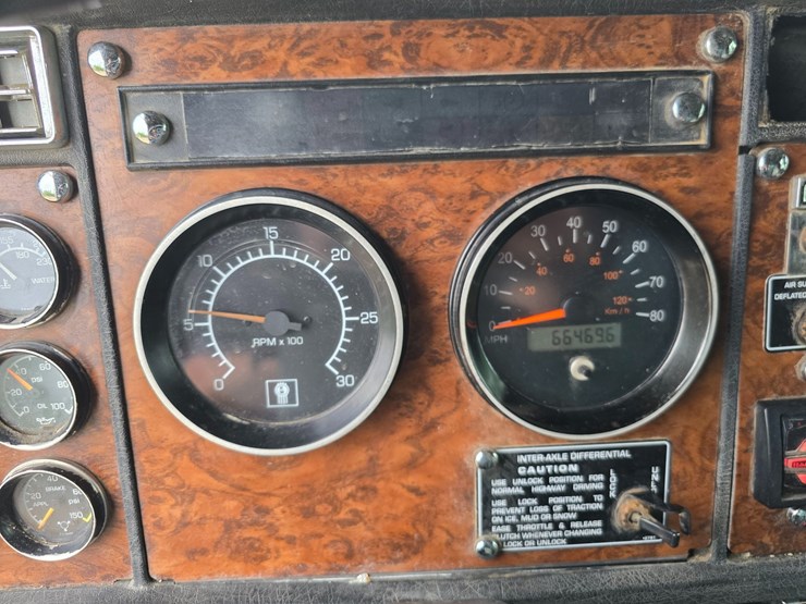 1999-kenworth-t800-image-67