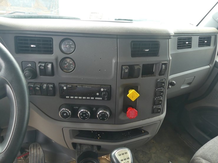 2016-peterbilt-579-image-20
