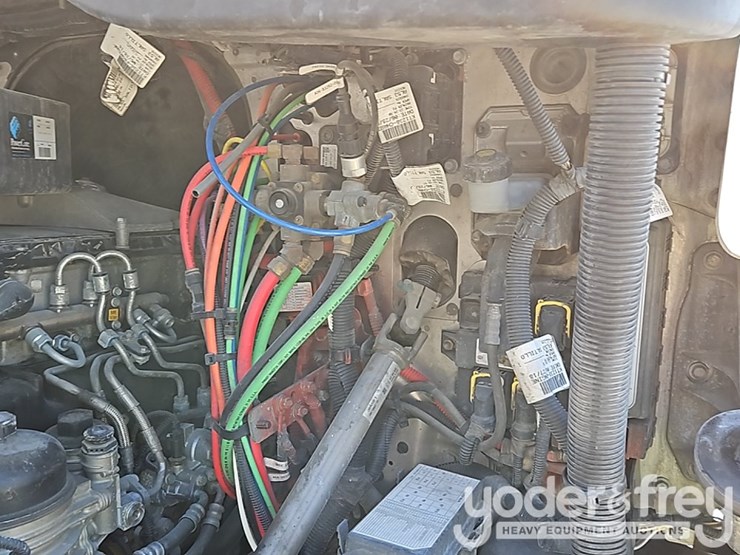 2019-freightliner-cascadia-125-image-35