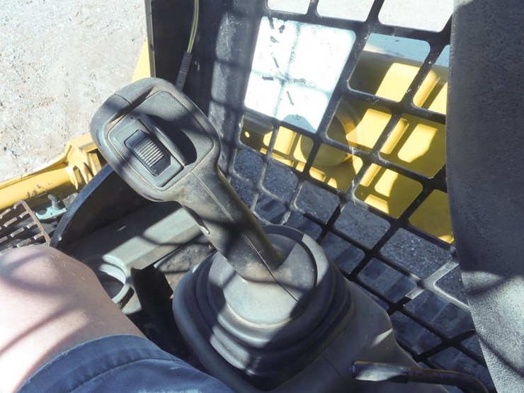 2016-caterpillar-259d-image-12