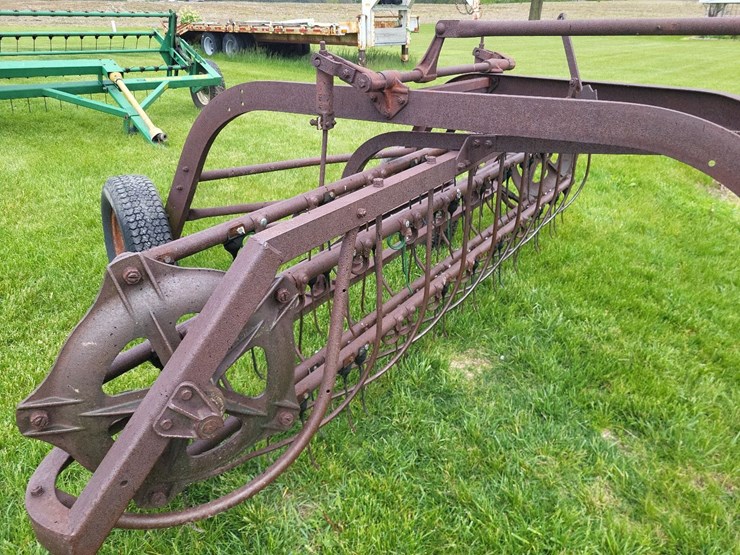 new-idea-bar-hay-rake-image-22