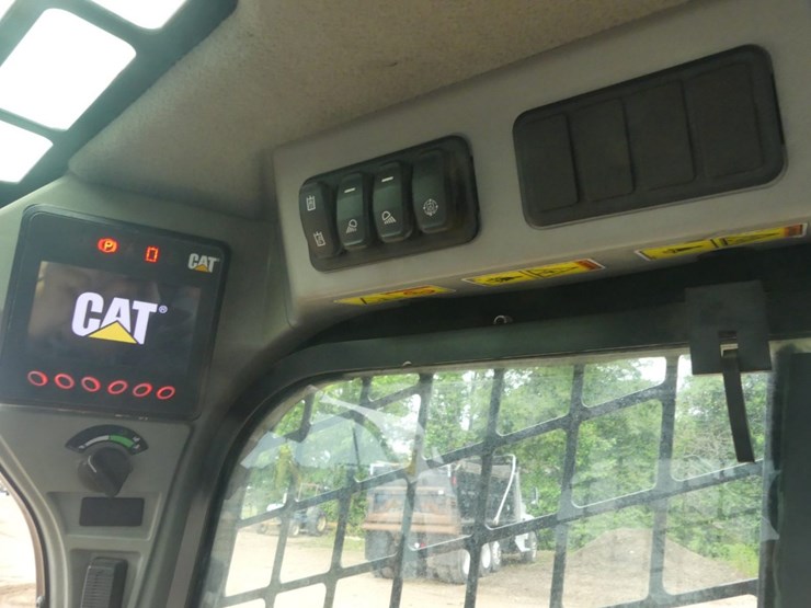 2020-caterpillar-299d3-image-14