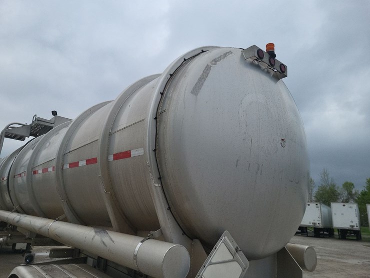 2012-brenner-8820-gallon-aluminum-tandem-axle-semi-tanker-trailer-image-28