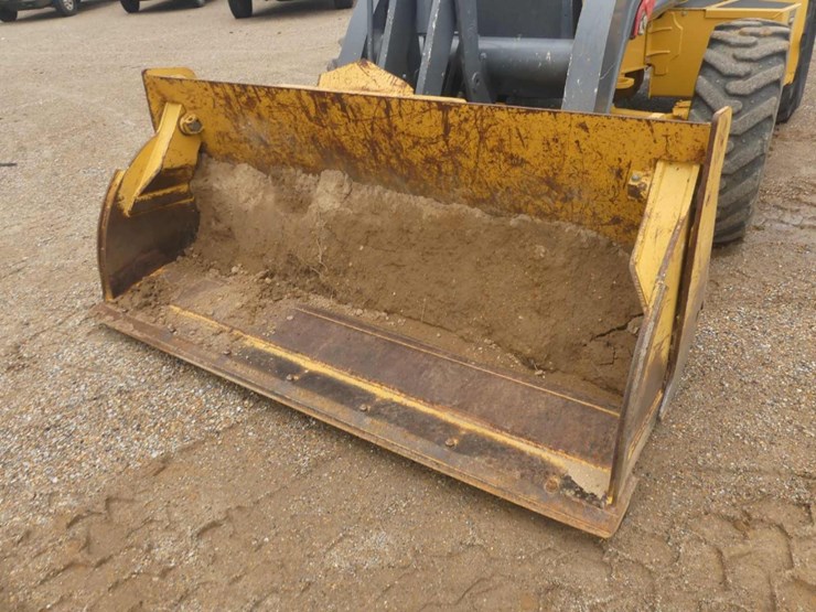 2019-deere-310l-image-10