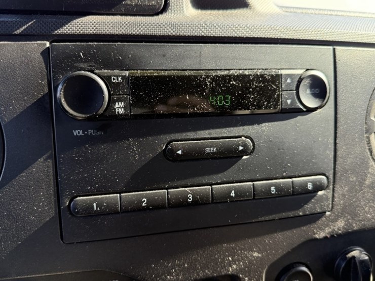 2014-ford-cargo-image-31