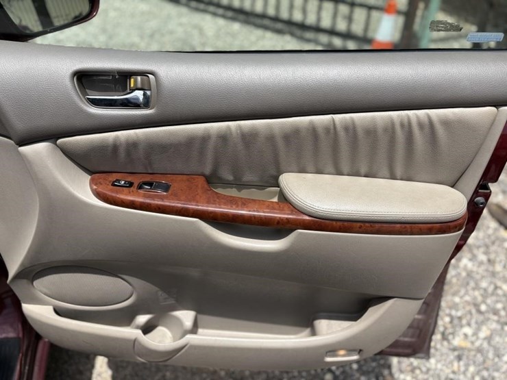 2004-toyota-sienna-image-5