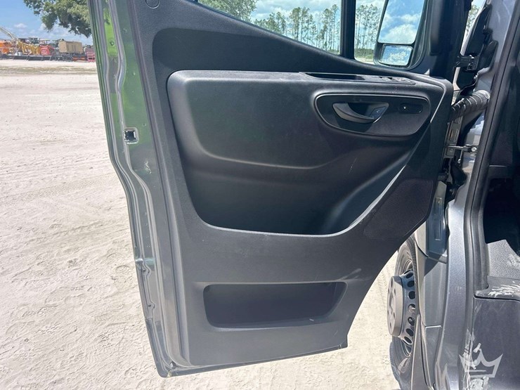 2021-mercedes-benz-sprinter-4500-image-11