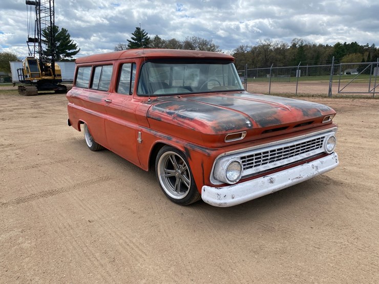 1963-chevrolet-suburban-image-3