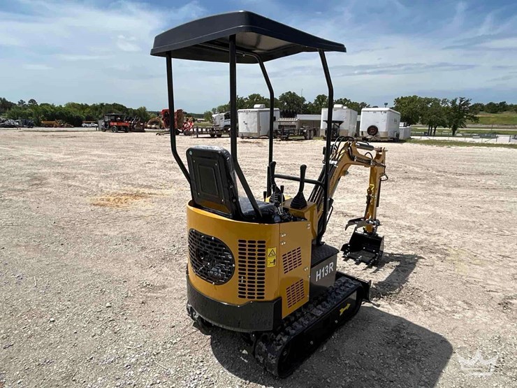 mini-excavator-image-3