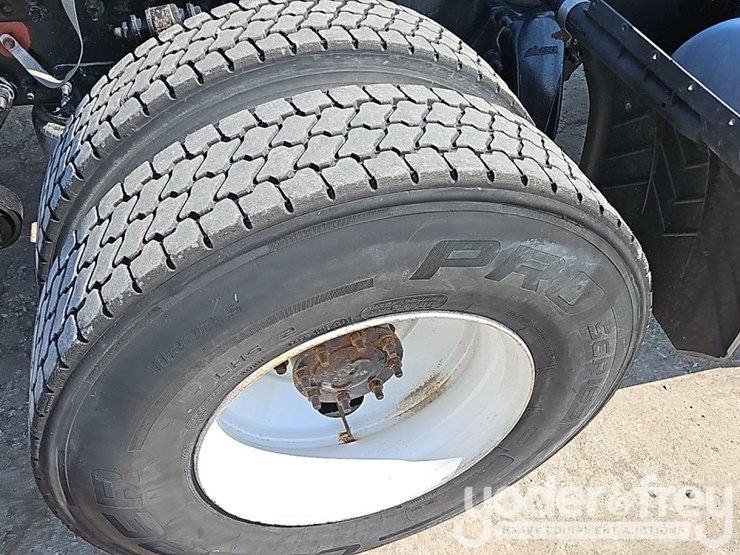 2019-freightliner-cascadia-125-image-19