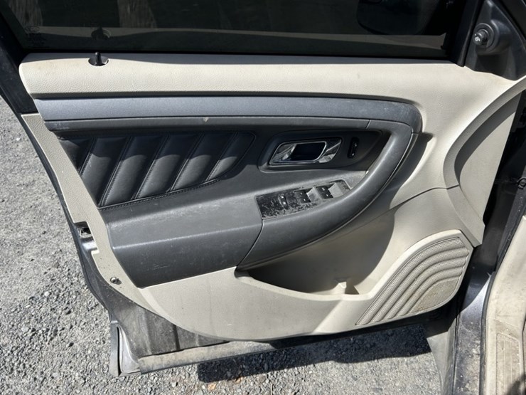 2012-ford-taurus-sel-sedan-image-22