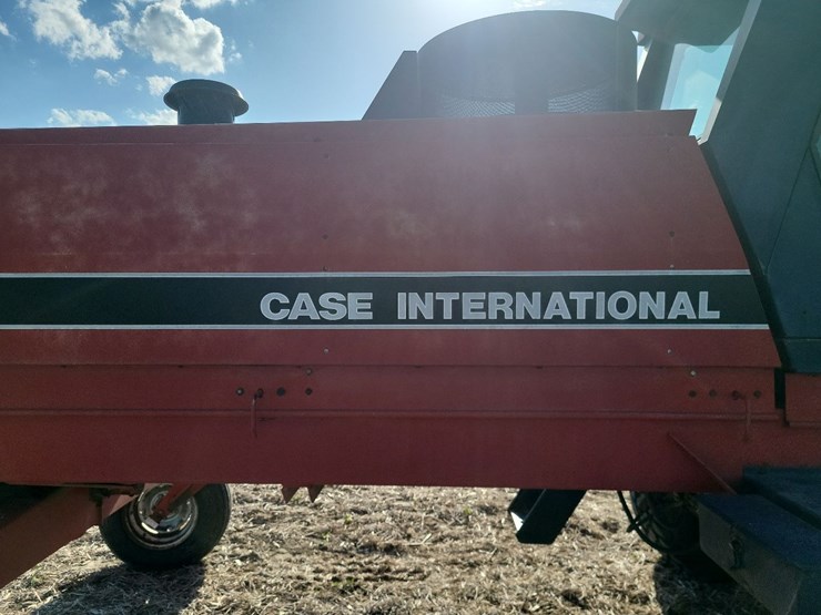 international-8840-swather-image-30