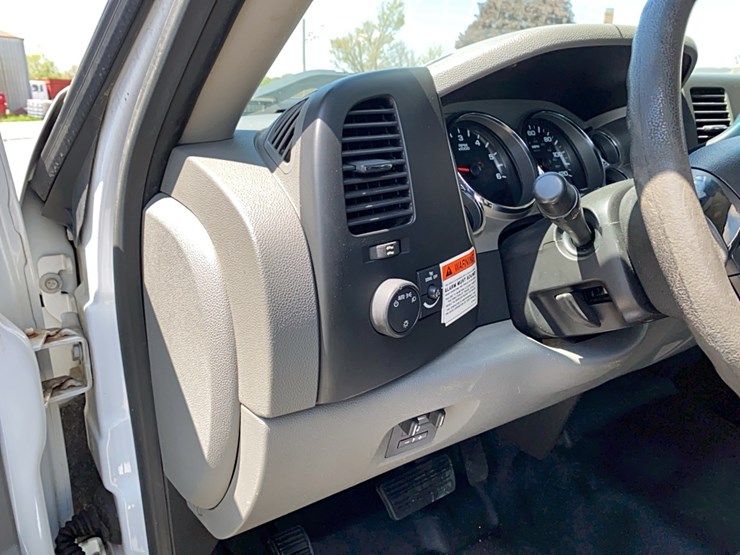 2013-chevrolet-2500-image-46