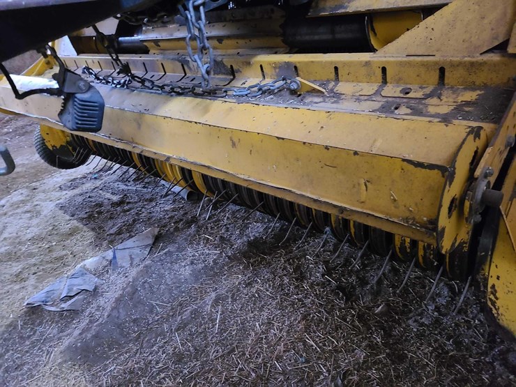 2014-new-holland-340-image-29