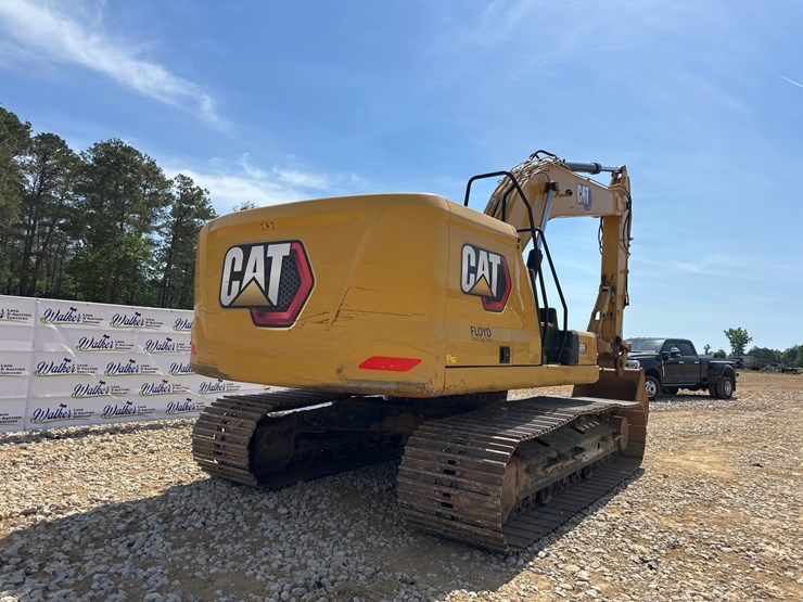 2021-caterpillar-320-image-3