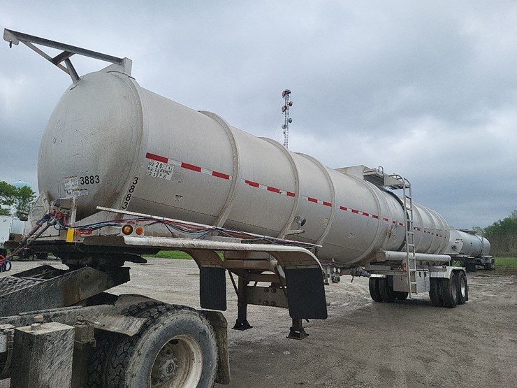 2012-brenner-8820-gallon-aluminum-tandem-axle-semi-tanker-trailer-image-1