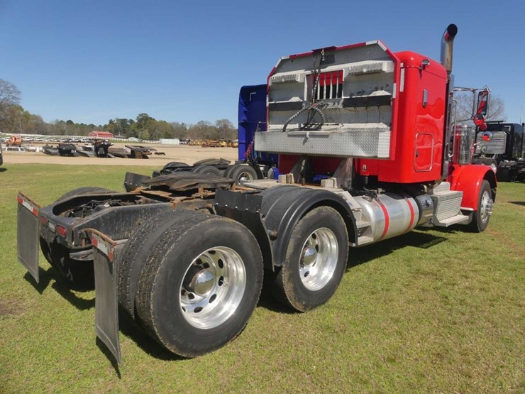2017-peterbilt-389-image-3