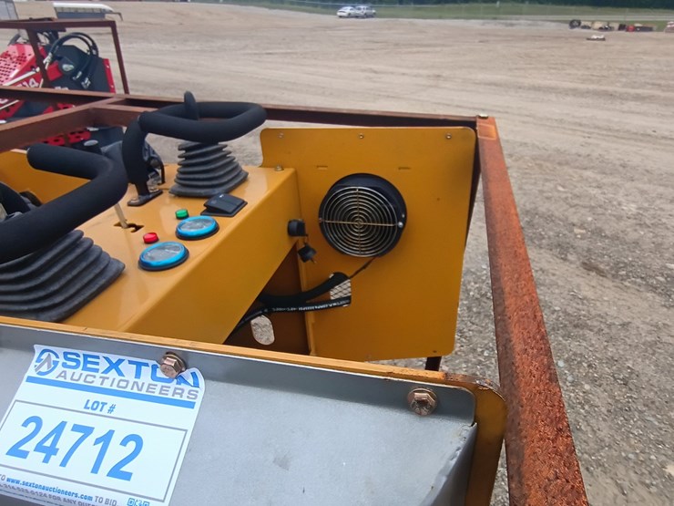 #24712-•-2025-ggma-gg385-mini-skid-steer-image-10