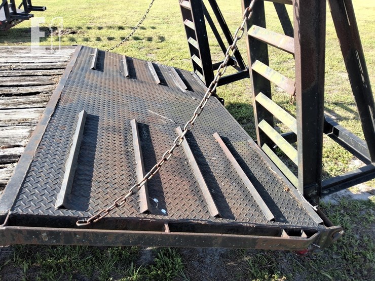 2012-patterson-30-ft-gooseneck-tandem-axle-image-12