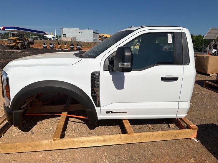 2024-ford-f550-image-2