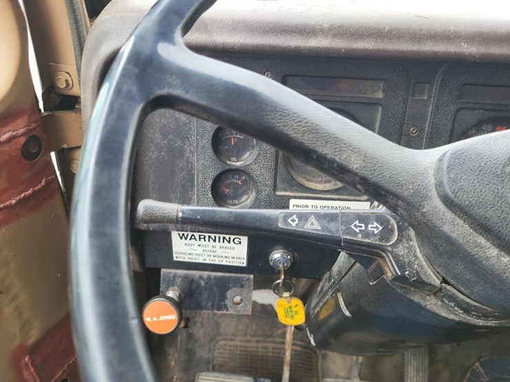 1982-international-1754-single-axle-grain-truck-image-58
