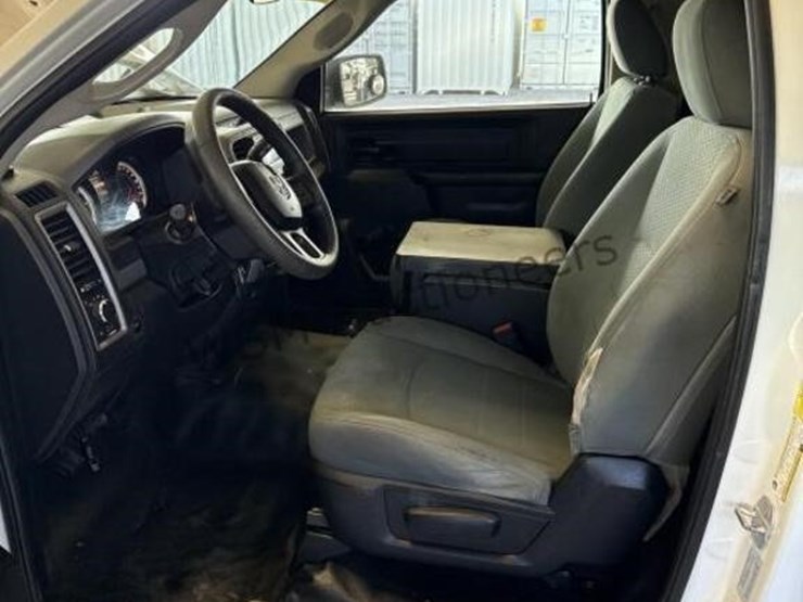 2015-dodge-2500-image-23