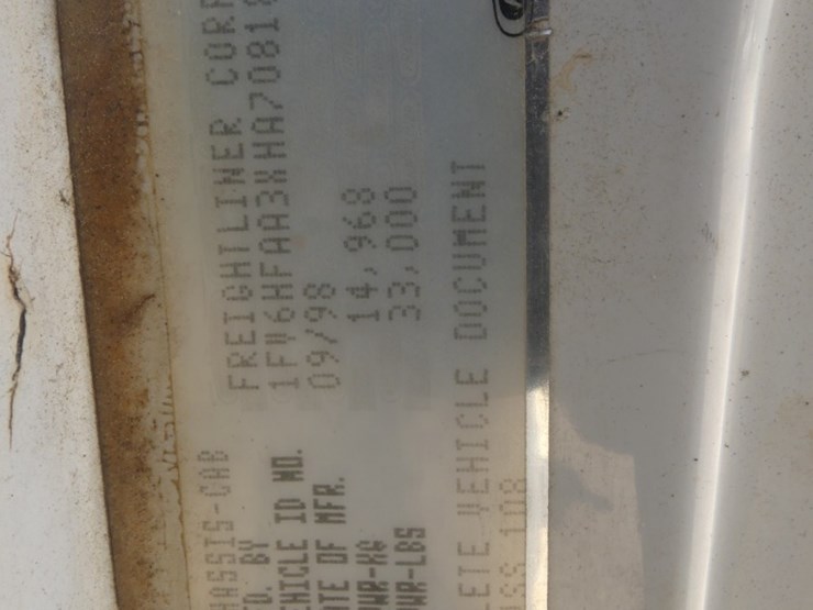 1999-freightliner-fl70-image-16