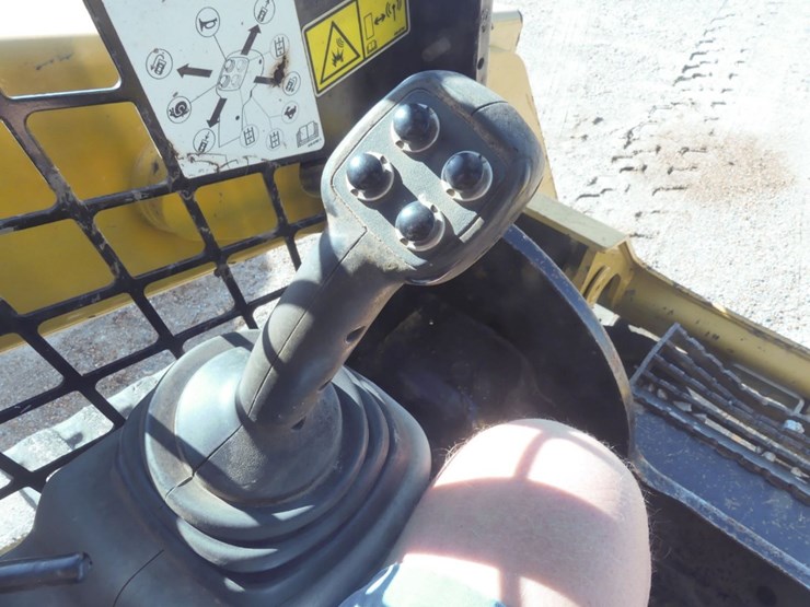 2016-caterpillar-259d-image-11
