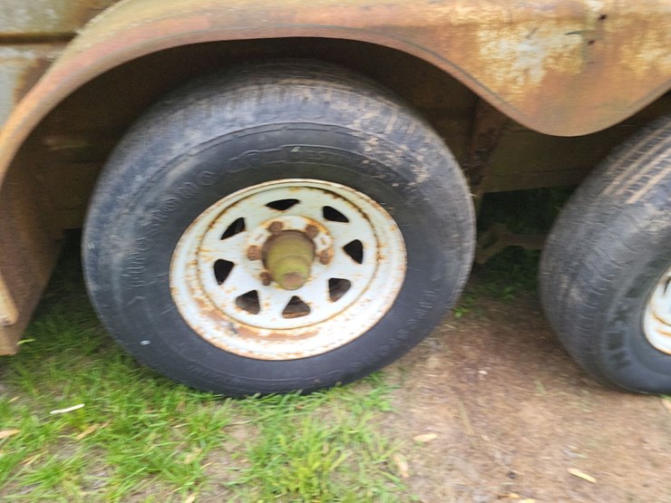 1990-s&h-tandem-axle-bumper-livestock-trailer-image-42