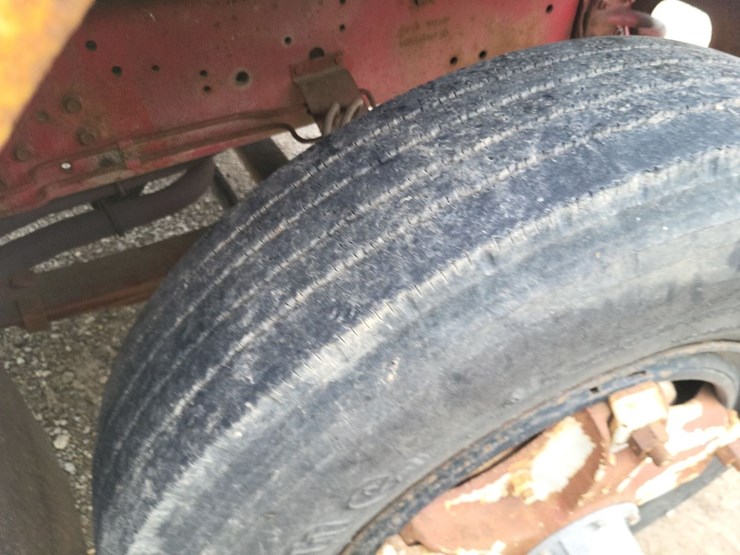 1982-international-1754-single-axle-grain-truck-image-44