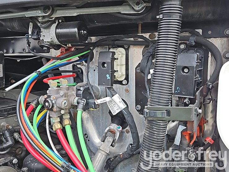2022-freightliner-cascadia-116-image-36